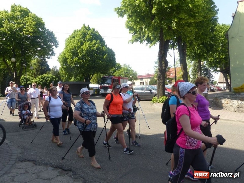 Zdjęcie w galerii na portalu naszraciborz.pl: W Krzanowicach przeszli 8 kilometrów z kijkami wiadomości z regionu