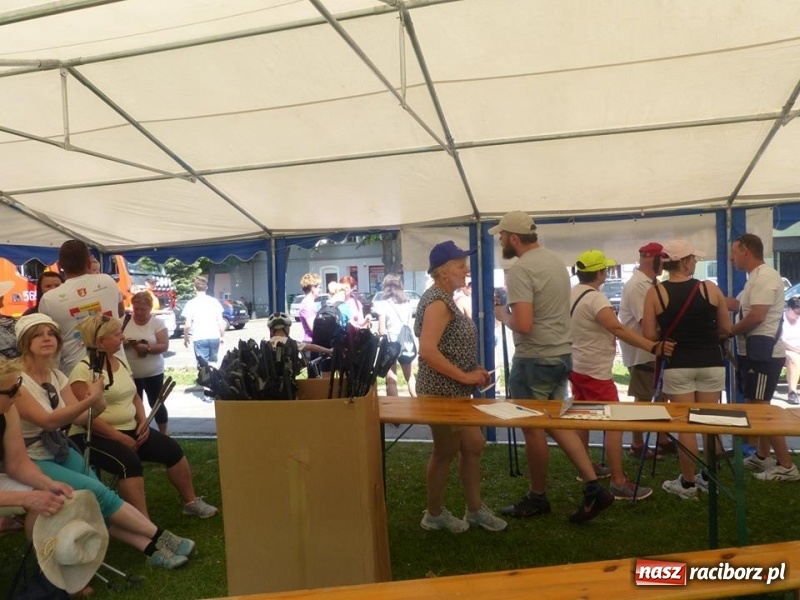 Zdjęcie w galerii na portalu naszraciborz.pl: W Krzanowicach przeszli 8 kilometrów z kijkami wiadomości z regionu