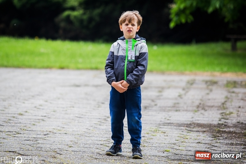 Zdjęcie w galerii na portalu naszraciborz.pl: W Pogrzebieniu szli w procesji na św. Floriana. Prosili o ochronę przed gradem wiadomości z regionu