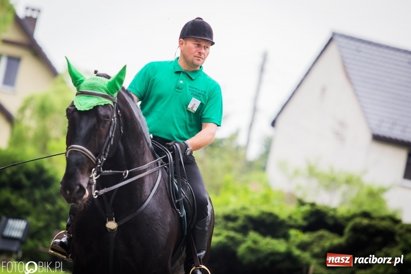 Zdjęcie w galerii na portalu naszraciborz.pl: W Pogrzebieniu szli w procesji na św. Floriana. Prosili o ochronę przed gradem wiadomości z regionu