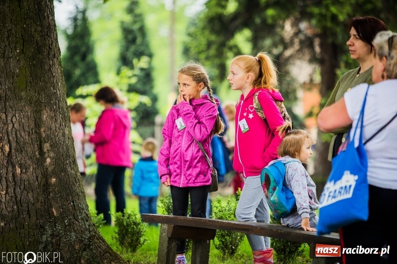 Zdjęcie w galerii na portalu naszraciborz.pl: W Pogrzebieniu szli w procesji na św. Floriana. Prosili o ochronę przed gradem wiadomości z regionu
