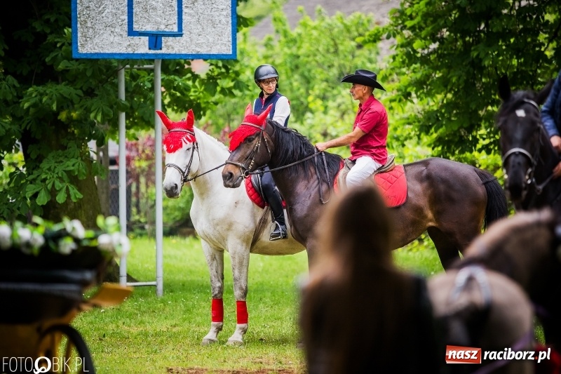 Zdjęcie w galerii na portalu naszraciborz.pl: W Pogrzebieniu szli w procesji na św. Floriana. Prosili o ochronę przed gradem wiadomości z regionu