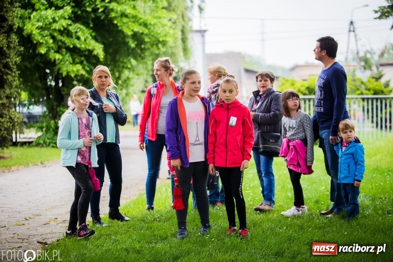 Zdjęcie w galerii na portalu naszraciborz.pl: W Pogrzebieniu szli w procesji na św. Floriana. Prosili o ochronę przed gradem wiadomości z regionu