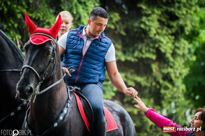 Zdjęcie w galerii na portalu naszraciborz.pl: W Pogrzebieniu szli w procesji na św. Floriana. Prosili o ochronę przed gradem wiadomości z regionu