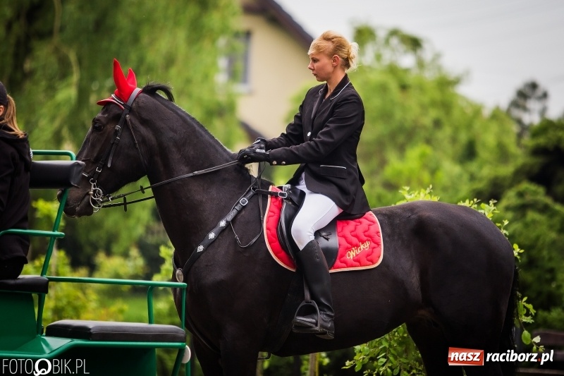 Zdjęcie w galerii na portalu naszraciborz.pl: W Pogrzebieniu szli w procesji na św. Floriana. Prosili o ochronę przed gradem wiadomości z regionu