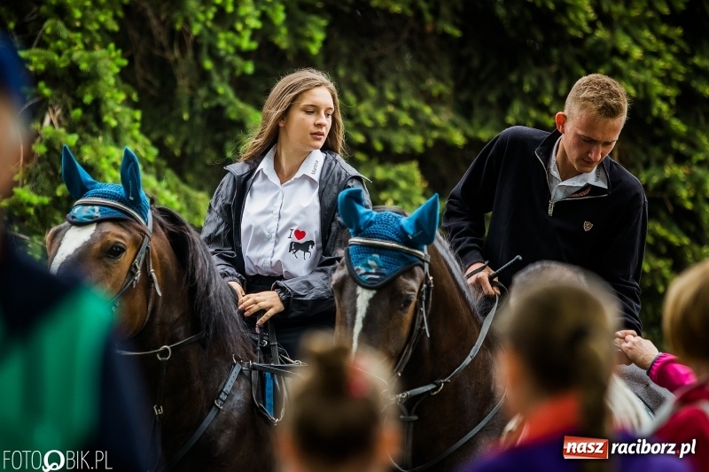 Zdjęcie w galerii na portalu naszraciborz.pl: W Pogrzebieniu szli w procesji na św. Floriana. Prosili o ochronę przed gradem wiadomości z regionu