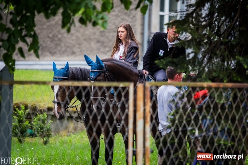 Zdjęcie w galerii na portalu naszraciborz.pl: W Pogrzebieniu szli w procesji na św. Floriana. Prosili o ochronę przed gradem wiadomości z regionu