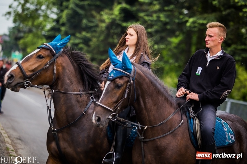 Zdjęcie w galerii na portalu naszraciborz.pl: W Pogrzebieniu szli w procesji na św. Floriana. Prosili o ochronę przed gradem wiadomości z regionu