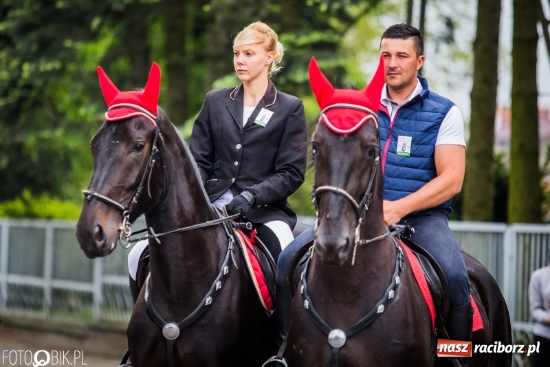 Zdjęcie w galerii na portalu naszraciborz.pl: W Pogrzebieniu szli w procesji na św. Floriana. Prosili o ochronę przed gradem wiadomości z regionu