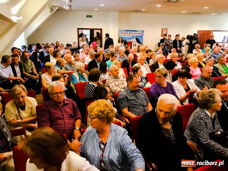 Zdjęcie w galerii na portalu naszraciborz.pl: Wicepremier Beata Szydło zapełniła raciborski zamek. Na sali zabrakło wolnych miejsc wiadomości z regionu