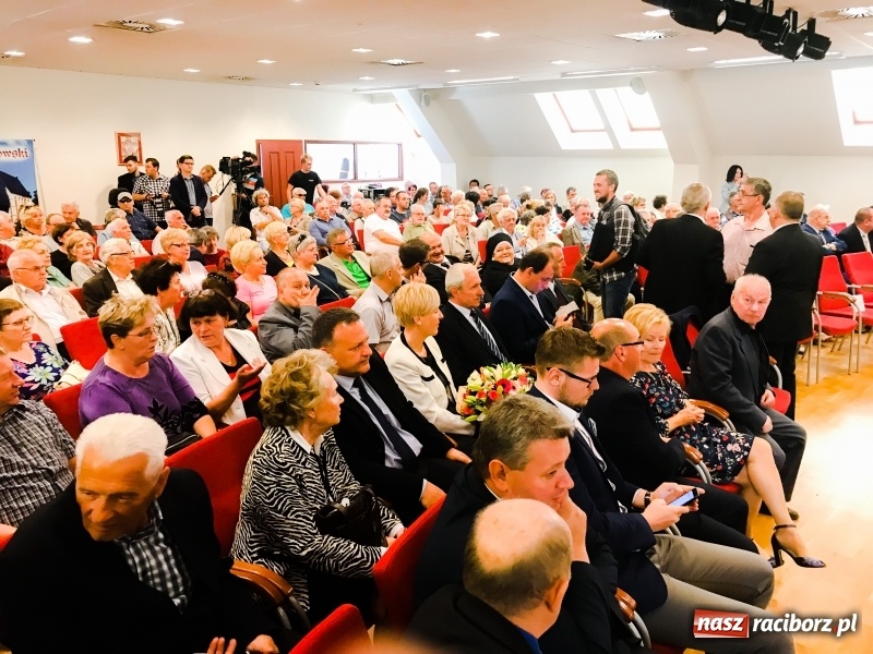 Zdjęcie w galerii na portalu naszraciborz.pl: Wicepremier Beata Szydło zapełniła raciborski zamek. Na sali zabrakło wolnych miejsc wiadomości z regionu
