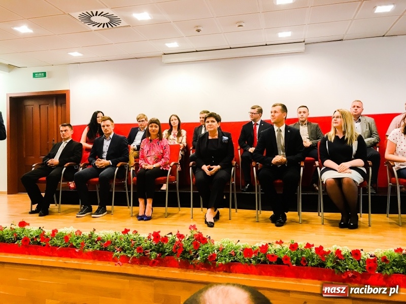 Zdjęcie w galerii na portalu naszraciborz.pl: Wicepremier Beata Szydło zapełniła raciborski zamek. Na sali zabrakło wolnych miejsc wiadomości z regionu