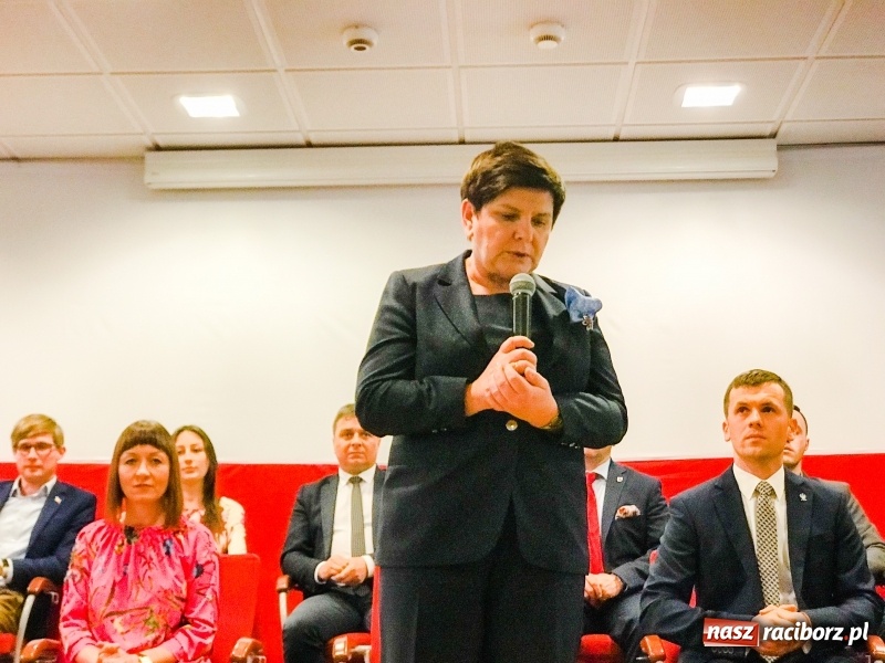 Zdjęcie w galerii na portalu naszraciborz.pl: Wicepremier Beata Szydło zapełniła raciborski zamek. Na sali zabrakło wolnych miejsc wiadomości z regionu