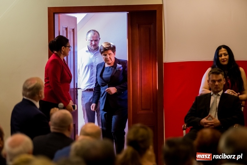 Zdjęcie w galerii na portalu naszraciborz.pl: Polska jest jedna, Polska jest nasza! Wicepremier Beata Szydło zebrała gromkie brawa na Zamku Piastowskim w Raciborzu wiadomości z regionu