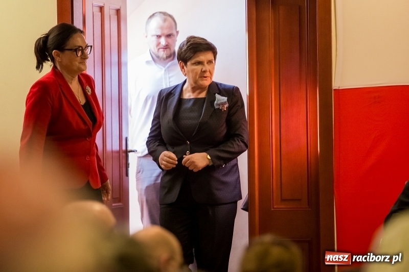 Zdjęcie w galerii na portalu naszraciborz.pl: Polska jest jedna, Polska jest nasza! Wicepremier Beata Szydło zebrała gromkie brawa na Zamku Piastowskim w Raciborzu wiadomości z regionu