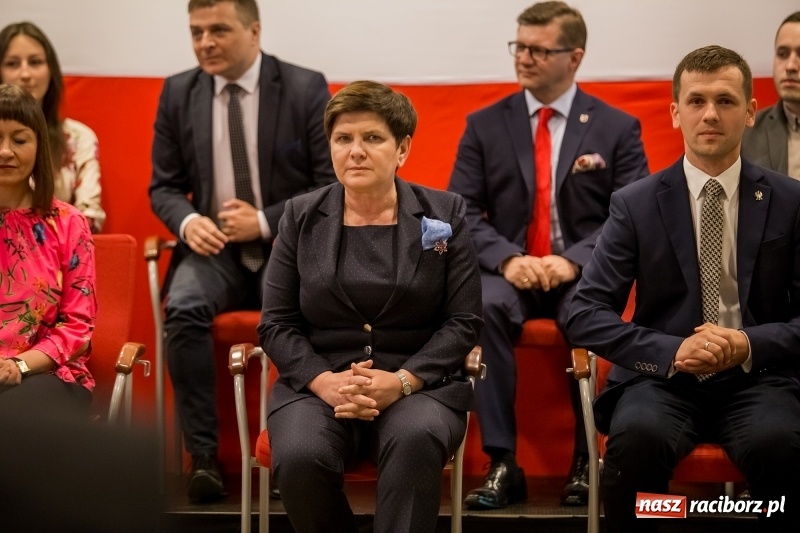 Zdjęcie w galerii na portalu naszraciborz.pl: Polska jest jedna, Polska jest nasza! Wicepremier Beata Szydło zebrała gromkie brawa na Zamku Piastowskim w Raciborzu wiadomości z regionu