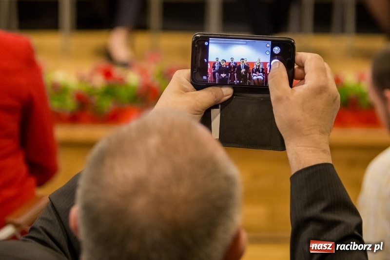 Zdjęcie w galerii na portalu naszraciborz.pl: Polska jest jedna, Polska jest nasza! Wicepremier Beata Szydło zebrała gromkie brawa na Zamku Piastowskim w Raciborzu wiadomości z regionu