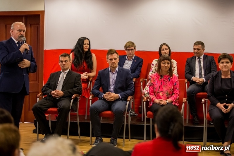 Zdjęcie w galerii na portalu naszraciborz.pl: Polska jest jedna, Polska jest nasza! Wicepremier Beata Szydło zebrała gromkie brawa na Zamku Piastowskim w Raciborzu wiadomości z regionu