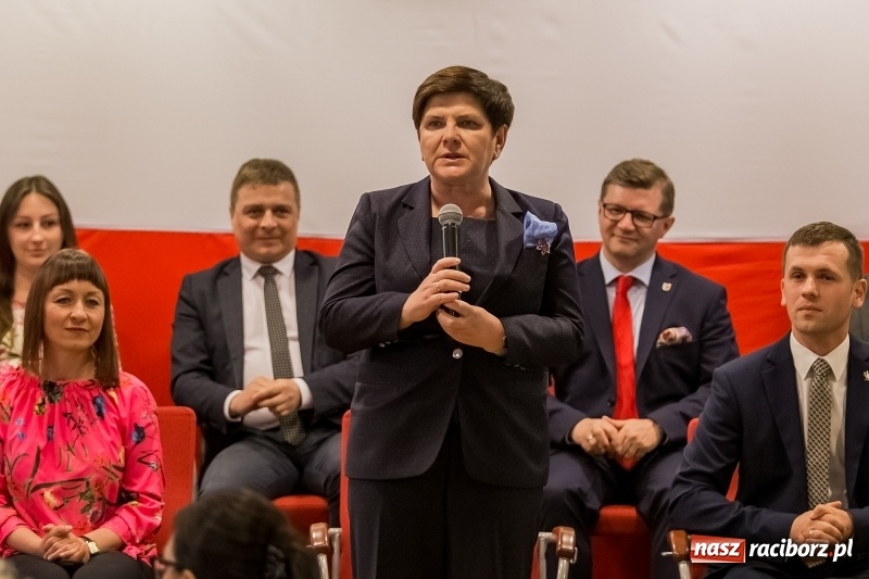 Zdjęcie w galerii na portalu naszraciborz.pl: Polska jest jedna, Polska jest nasza! Wicepremier Beata Szydło zebrała gromkie brawa na Zamku Piastowskim w Raciborzu wiadomości z regionu