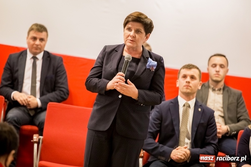 Zdjęcie w galerii na portalu naszraciborz.pl: Polska jest jedna, Polska jest nasza! Wicepremier Beata Szydło zebrała gromkie brawa na Zamku Piastowskim w Raciborzu wiadomości z regionu