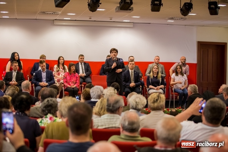 Zdjęcie w galerii na portalu naszraciborz.pl: Polska jest jedna, Polska jest nasza! Wicepremier Beata Szydło zebrała gromkie brawa na Zamku Piastowskim w Raciborzu wiadomości z regionu