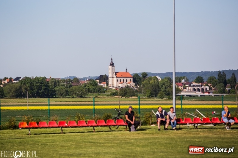 Zdjęcie w galerii na portalu naszraciborz.pl: C klasa: Miłe złego początki. Zmiana w fotelu lidera wiadomości z regionu