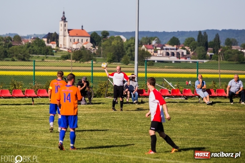 Zdjęcie w galerii na portalu naszraciborz.pl: C klasa: Miłe złego początki. Zmiana w fotelu lidera wiadomości z regionu