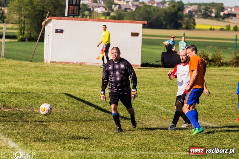 Zdjęcie w galerii na portalu naszraciborz.pl: C klasa: Miłe złego początki. Zmiana w fotelu lidera wiadomości z regionu