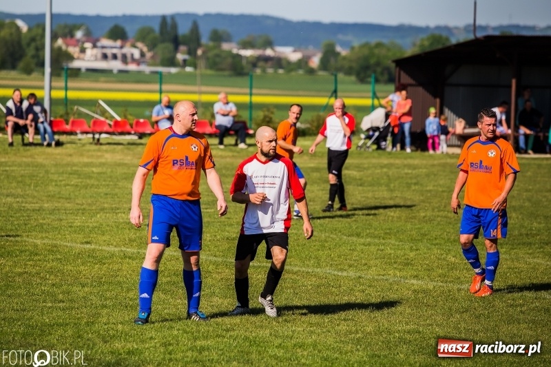 Zdjęcie w galerii na portalu naszraciborz.pl: C klasa: Miłe złego początki. Zmiana w fotelu lidera wiadomości z regionu