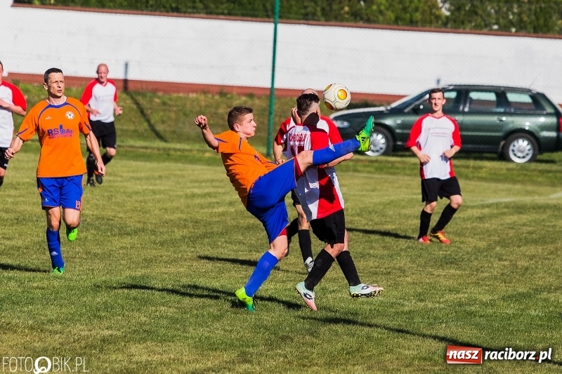 Zdjęcie w galerii na portalu naszraciborz.pl: C klasa: Miłe złego początki. Zmiana w fotelu lidera wiadomości z regionu