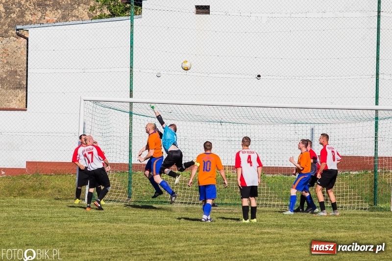 Zdjęcie w galerii na portalu naszraciborz.pl: C klasa: Miłe złego początki. Zmiana w fotelu lidera wiadomości z regionu