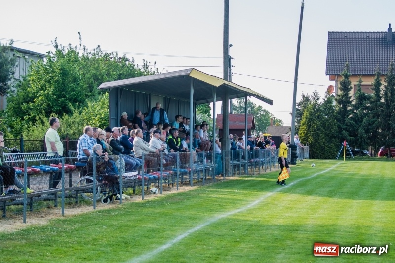 Zdjęcie w galerii na portalu naszraciborz.pl: Klasa okręgowa. Choć bardzo się starali, murów Fortecy nie sforsowali wiadomości z regionu