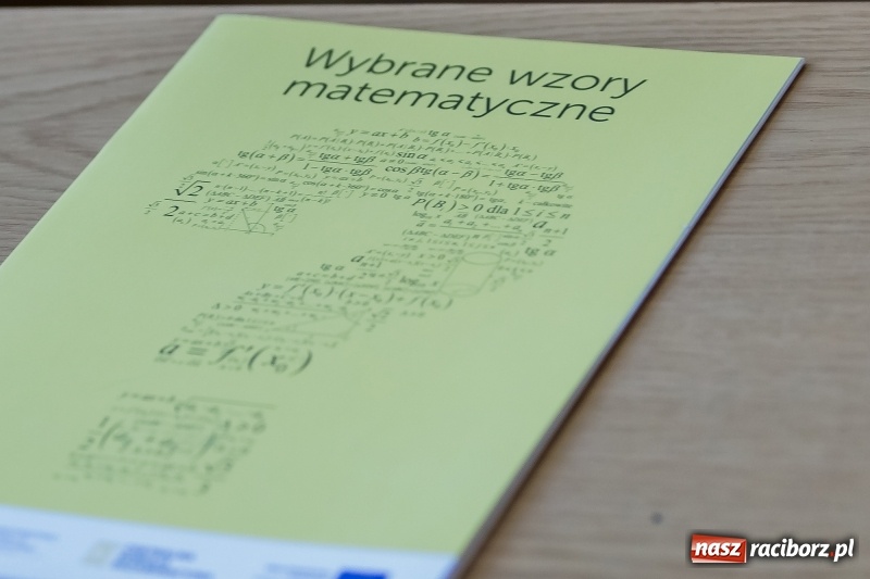 Zdjęcie w galerii na portalu naszraciborz.pl: Maturzyści z Budowlanki i ZSZ mierzą się z matematyką  wiadomości z regionu