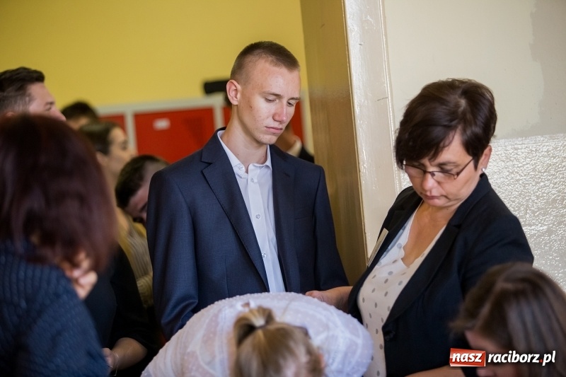 Zdjęcie w galerii na portalu naszraciborz.pl: Maturzyści z Budowlanki i ZSZ mierzą się z matematyką  wiadomości z regionu