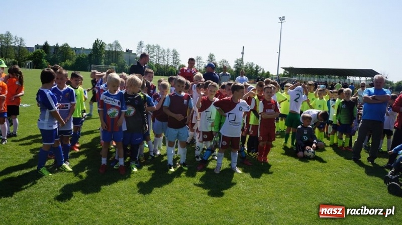 Zdjęcie w galerii na portalu naszraciborz.pl: Młodzi zawodnicy LKS Tworków na VI Memoriale im. Przemysława Grabowskiego w Grodkowie wiadomości z regionu