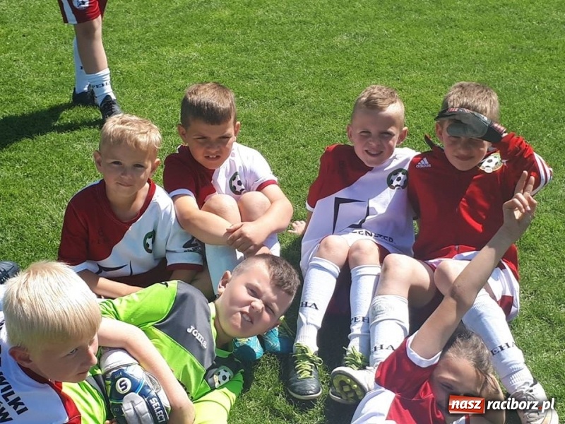Zdjęcie w galerii na portalu naszraciborz.pl: Młodzi zawodnicy LKS Tworków na VI Memoriale im. Przemysława Grabowskiego w Grodkowie wiadomości z regionu