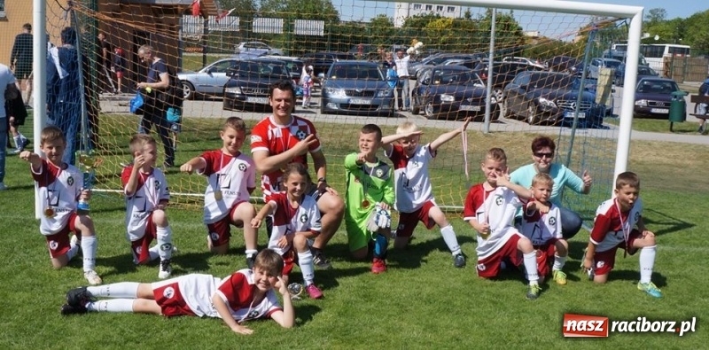 Zdjęcie w galerii na portalu naszraciborz.pl: Młodzi zawodnicy LKS Tworków na VI Memoriale im. Przemysława Grabowskiego w Grodkowie wiadomości z regionu