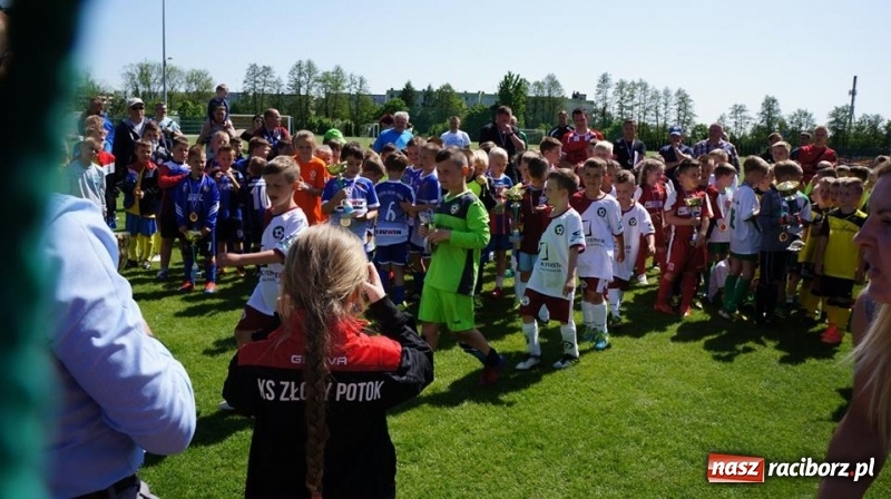Zdjęcie w galerii na portalu naszraciborz.pl: Młodzi zawodnicy LKS Tworków na VI Memoriale im. Przemysława Grabowskiego w Grodkowie wiadomości z regionu