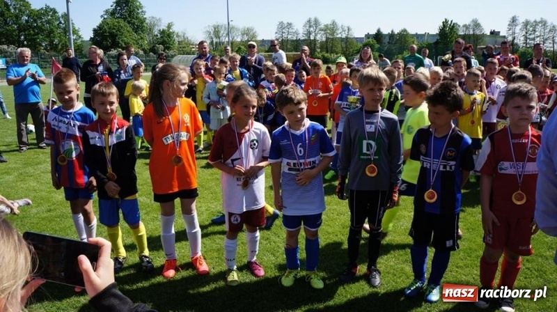 Zdjęcie w galerii na portalu naszraciborz.pl: Młodzi zawodnicy LKS Tworków na VI Memoriale im. Przemysława Grabowskiego w Grodkowie wiadomości z regionu