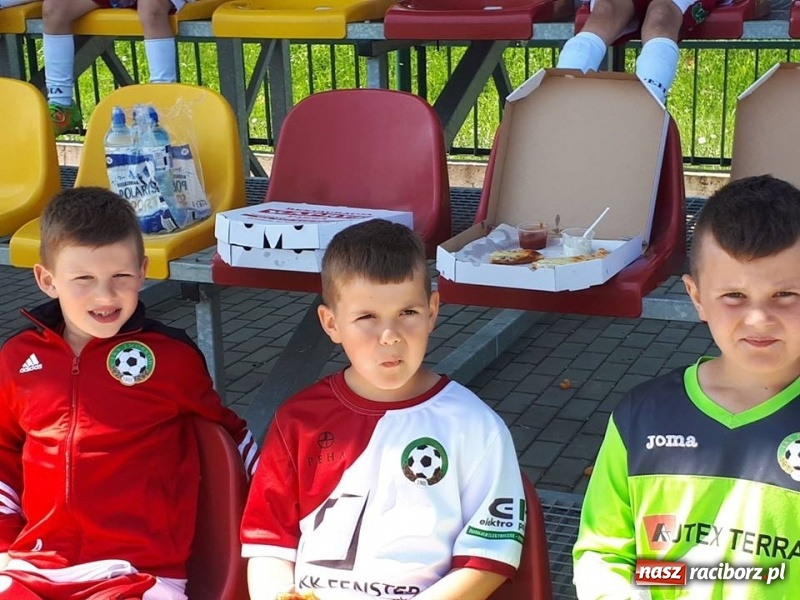 Zdjęcie w galerii na portalu naszraciborz.pl: Młodzi zawodnicy LKS Tworków na VI Memoriale im. Przemysława Grabowskiego w Grodkowie wiadomości z regionu