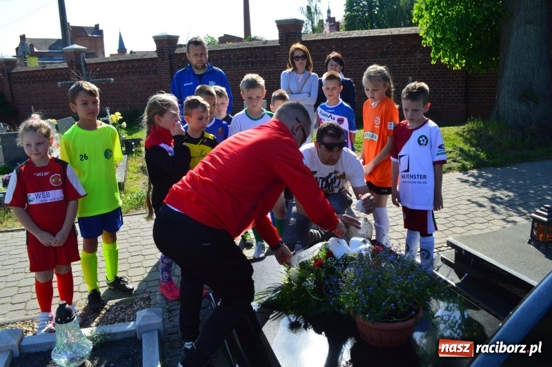 Zdjęcie w galerii na portalu naszraciborz.pl: Młodzi zawodnicy LKS Tworków na VI Memoriale im. Przemysława Grabowskiego w Grodkowie wiadomości z regionu