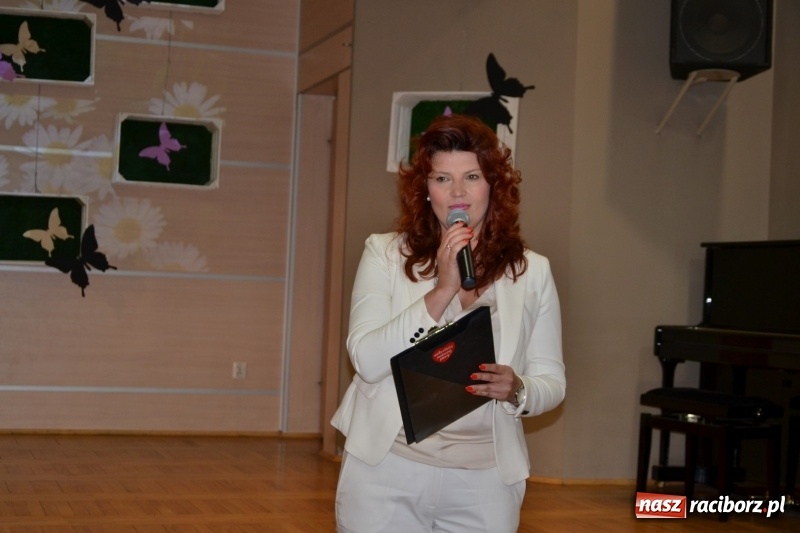 Zdjęcie w galerii na portalu naszraciborz.pl: Taniec i recytacja. Młode talenty na scenie w Tworkowie wiadomości z regionu