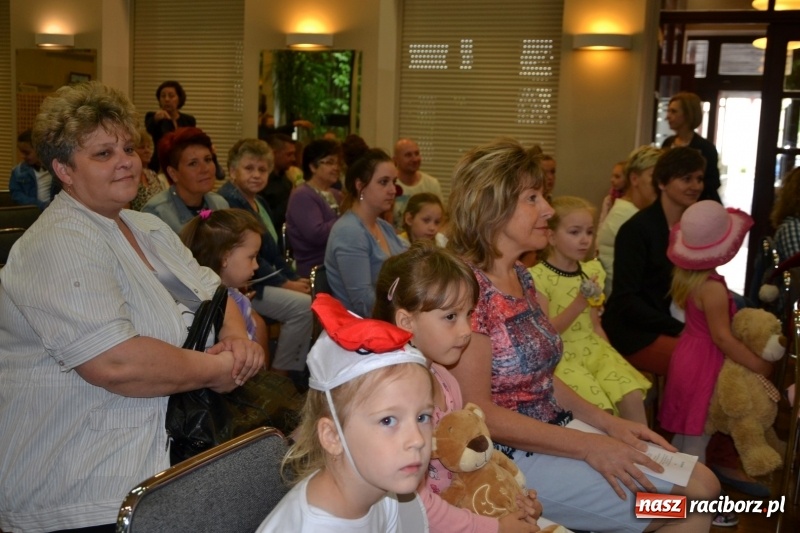 Zdjęcie w galerii na portalu naszraciborz.pl: Taniec i recytacja. Młode talenty na scenie w Tworkowie wiadomości z regionu