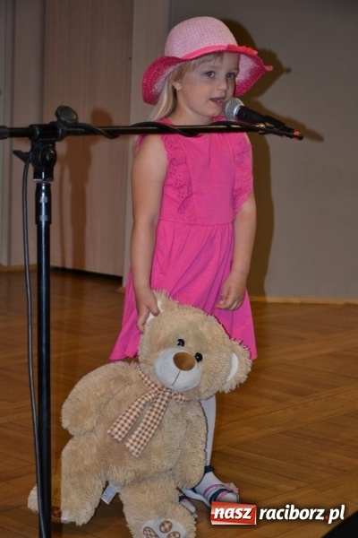 Zdjęcie w galerii na portalu naszraciborz.pl: Taniec i recytacja. Młode talenty na scenie w Tworkowie wiadomości z regionu