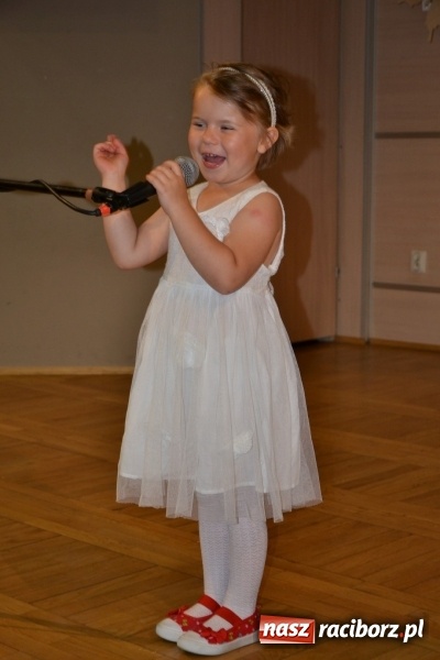 Zdjęcie w galerii na portalu naszraciborz.pl: Taniec i recytacja. Młode talenty na scenie w Tworkowie wiadomości z regionu
