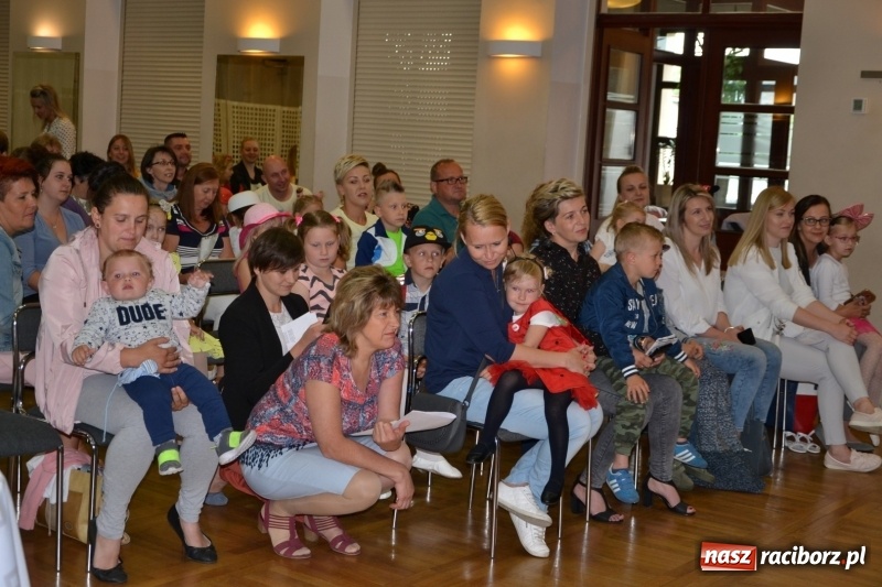 Zdjęcie w galerii na portalu naszraciborz.pl: Taniec i recytacja. Młode talenty na scenie w Tworkowie wiadomości z regionu