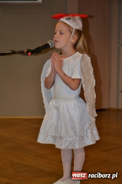 Zdjęcie w galerii na portalu naszraciborz.pl: Taniec i recytacja. Młode talenty na scenie w Tworkowie wiadomości z regionu