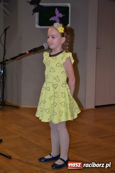 Zdjęcie w galerii na portalu naszraciborz.pl: Taniec i recytacja. Młode talenty na scenie w Tworkowie wiadomości z regionu
