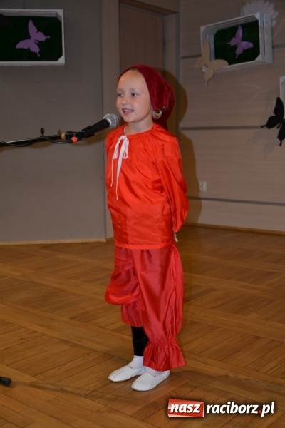Zdjęcie w galerii na portalu naszraciborz.pl: Taniec i recytacja. Młode talenty na scenie w Tworkowie wiadomości z regionu
