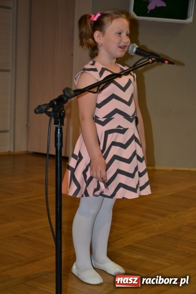 Zdjęcie w galerii na portalu naszraciborz.pl: Taniec i recytacja. Młode talenty na scenie w Tworkowie wiadomości z regionu